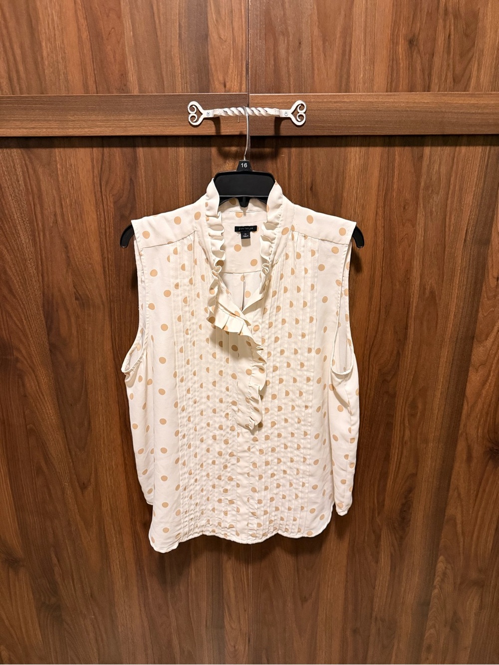 Ann Taylor Cream Sleeveless Ruffle Polka Dot Blouse, Size XL